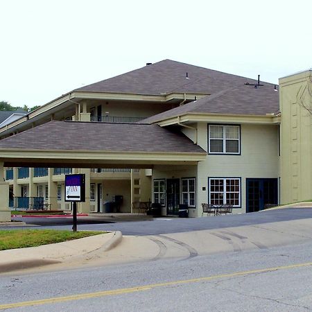 Docker'S Inn Branson Bagian luar foto