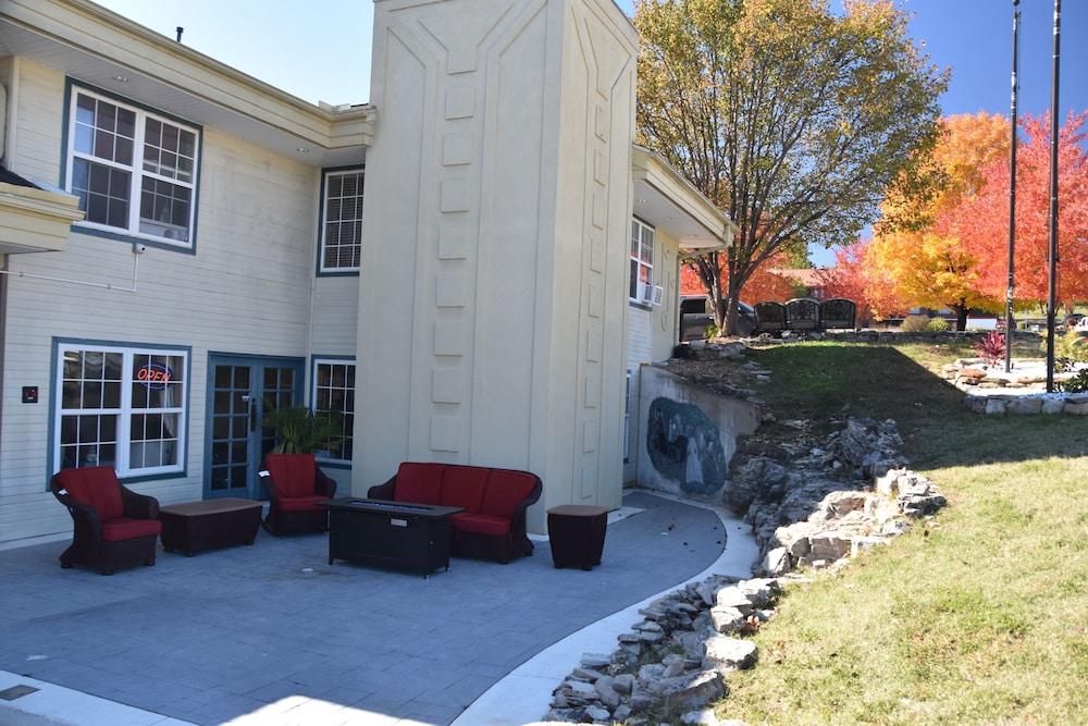 Docker'S Inn Branson Bagian luar foto