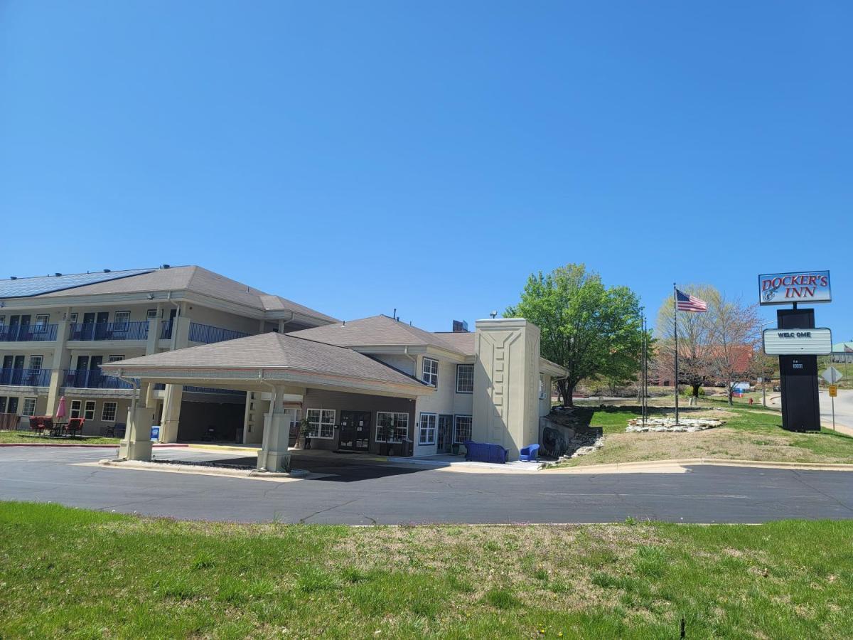 Docker'S Inn Branson Bagian luar foto