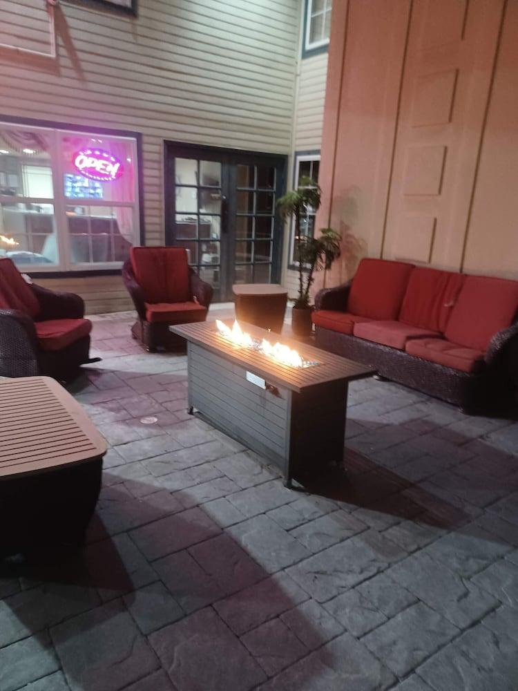 Docker'S Inn Branson Bagian luar foto