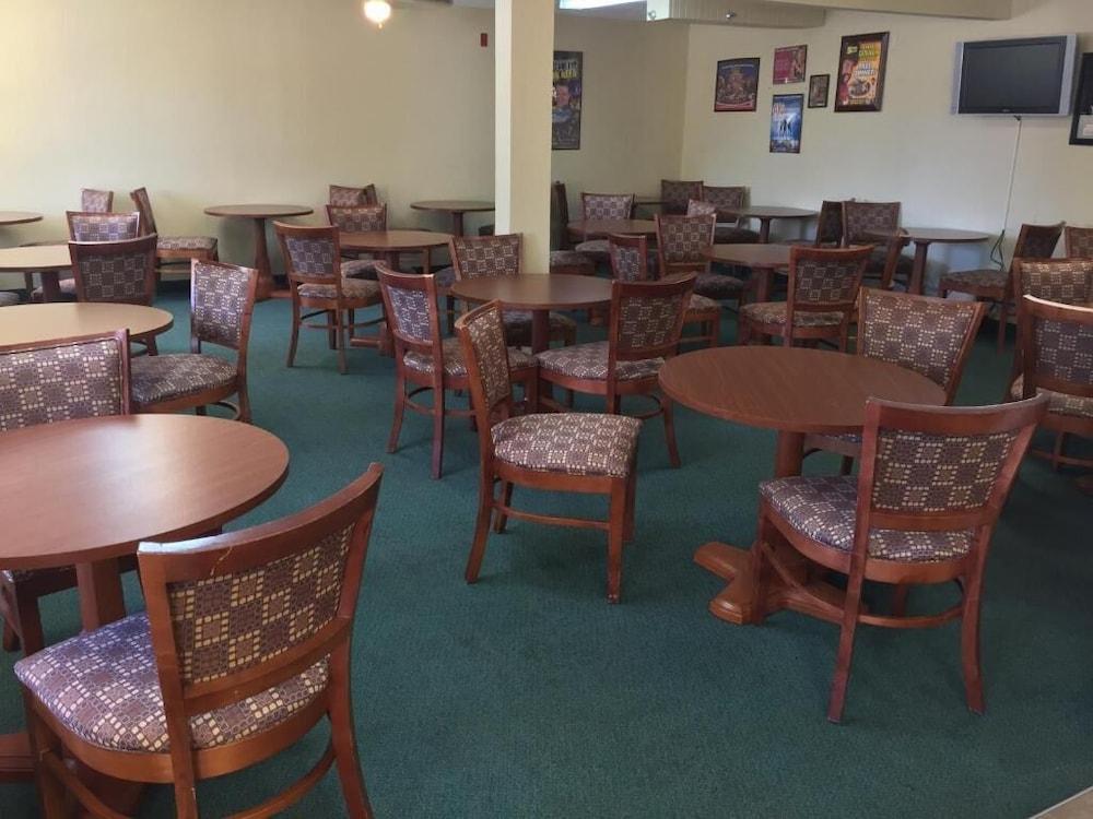 Docker'S Inn Branson Bagian luar foto