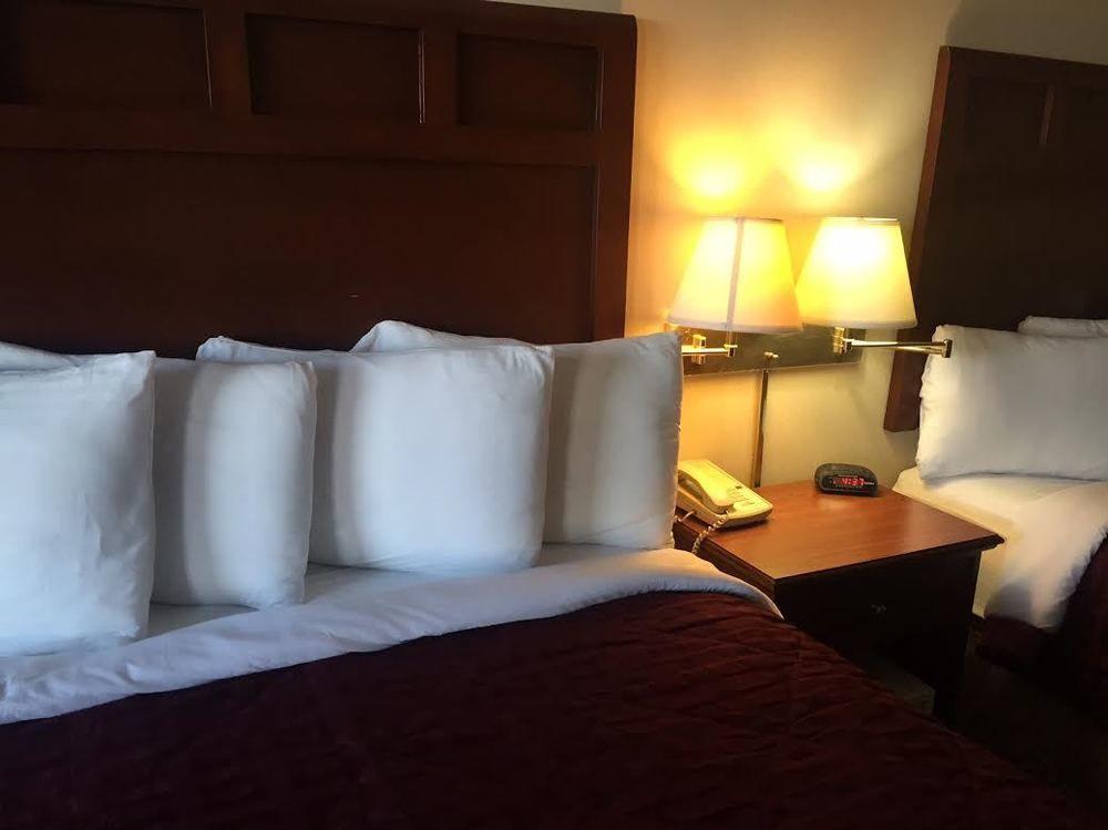 Docker'S Inn Branson Bagian luar foto