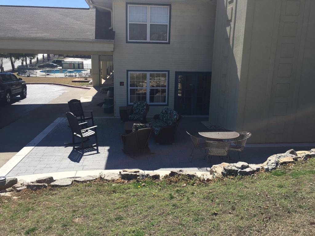 Docker'S Inn Branson Bagian luar foto