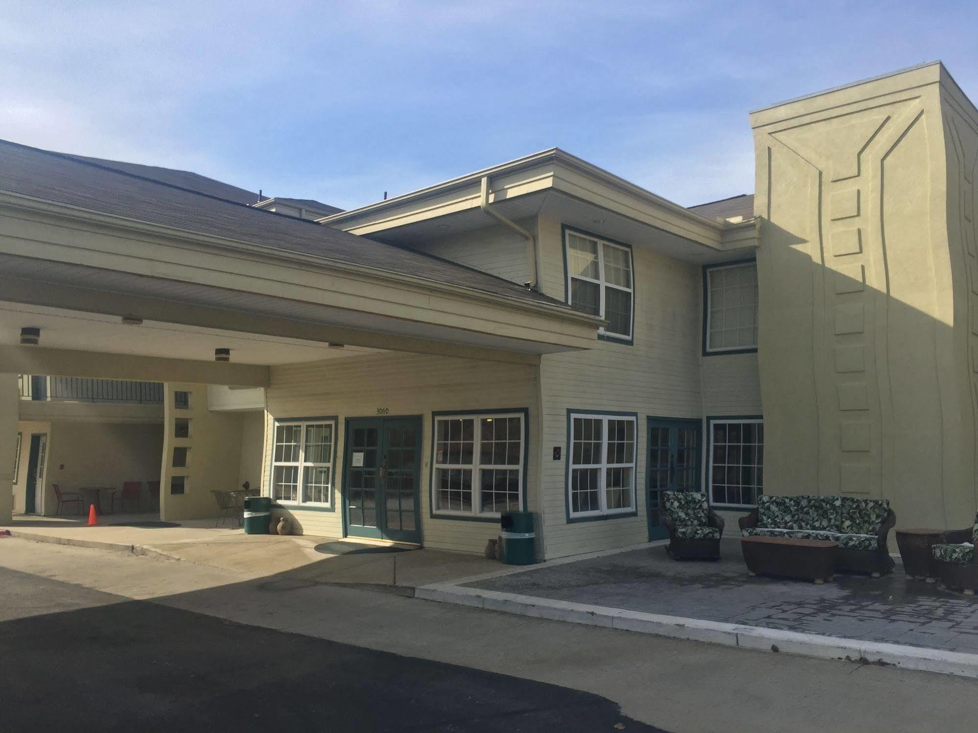 Docker'S Inn Branson Bagian luar foto