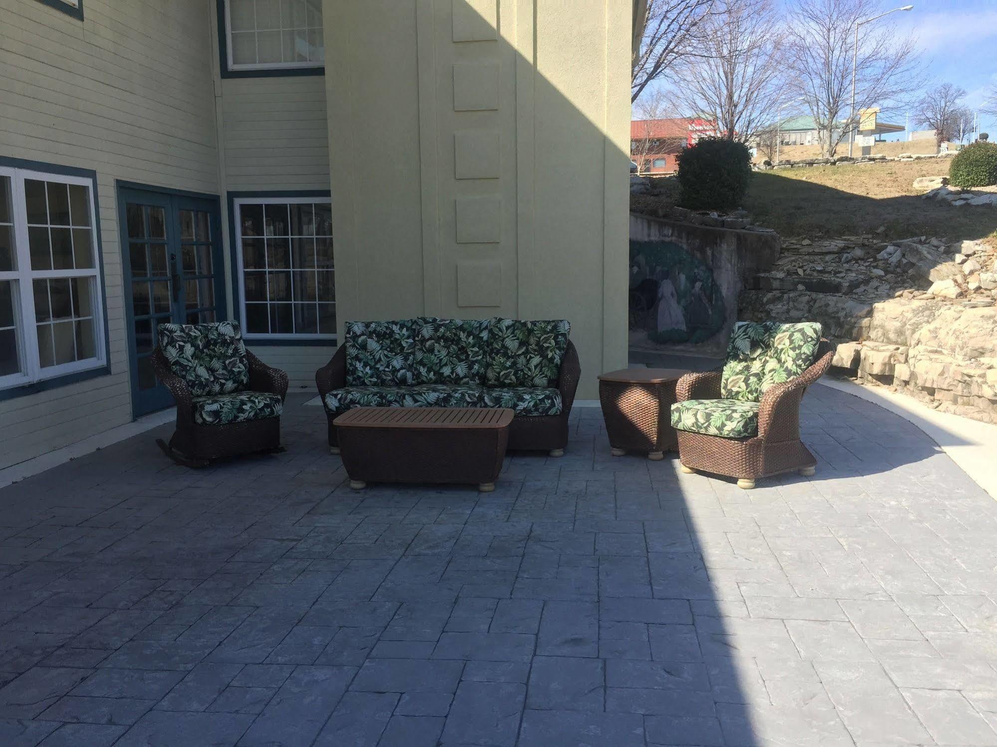 Docker'S Inn Branson Bagian luar foto
