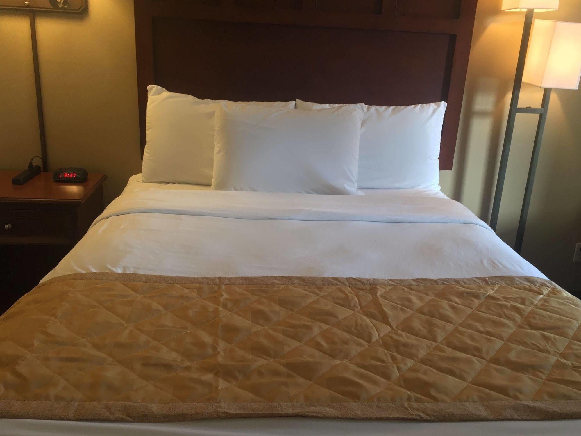 Docker'S Inn Branson Bagian luar foto