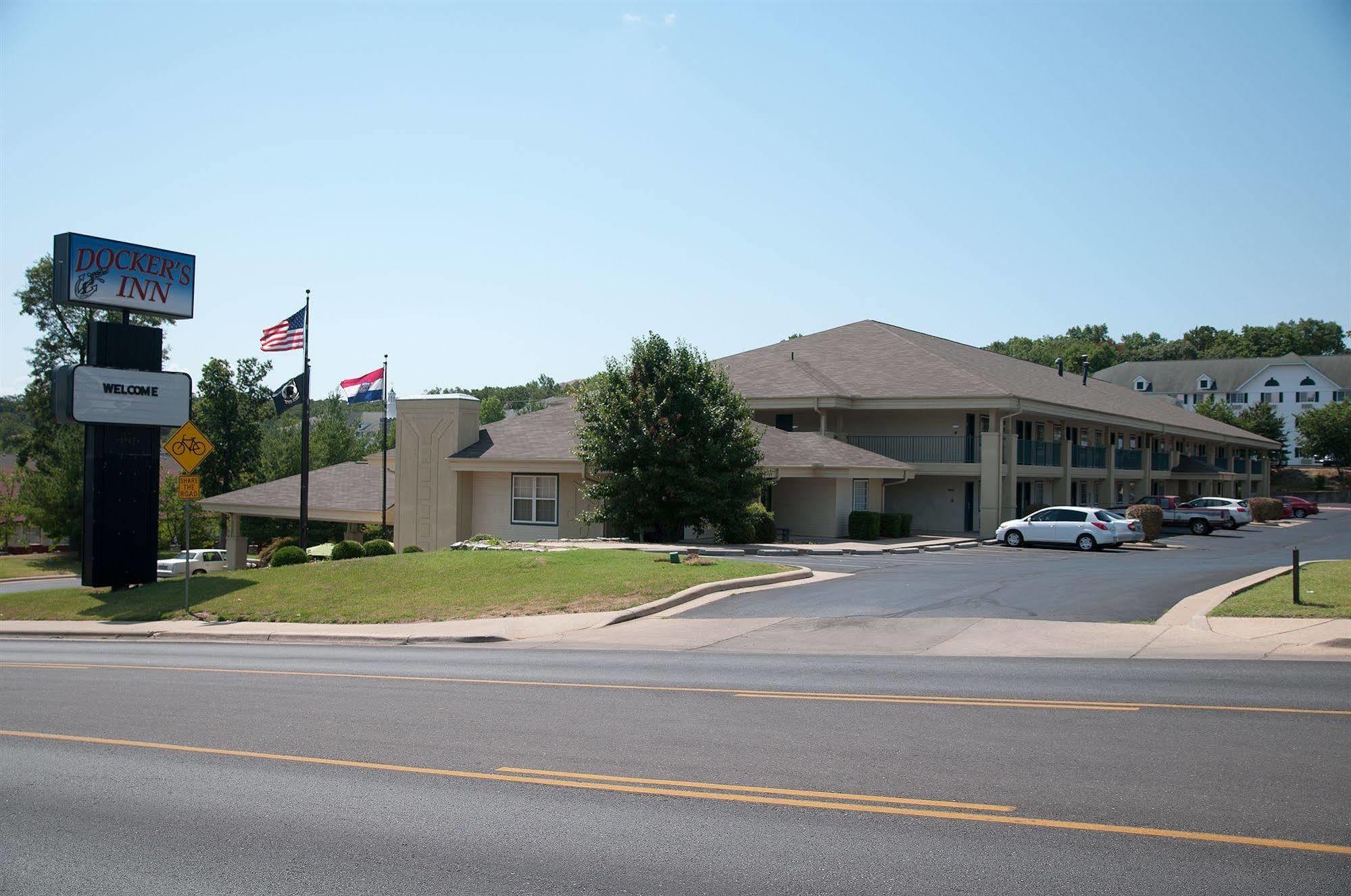 Docker'S Inn Branson Bagian luar foto