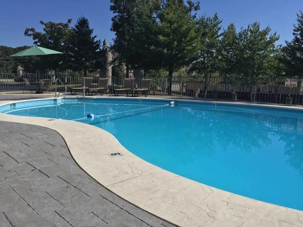 Docker'S Inn Branson Bagian luar foto